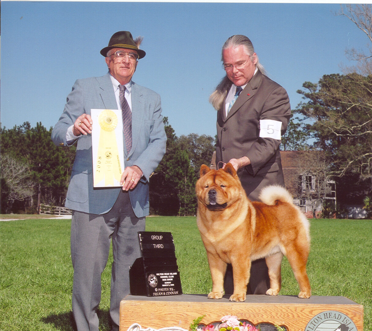 UKC Champion, AKC Grand Champion Silver, Multi Best in Specialty Show/Group winning Sitze-Gou’s Glazz Paragon, #1 Chow in the USA AKC for 2008 and 2011.